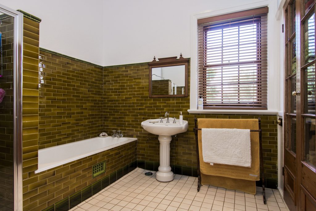 154 Larmer Street, Narrandera NSW 2700 - photo 17