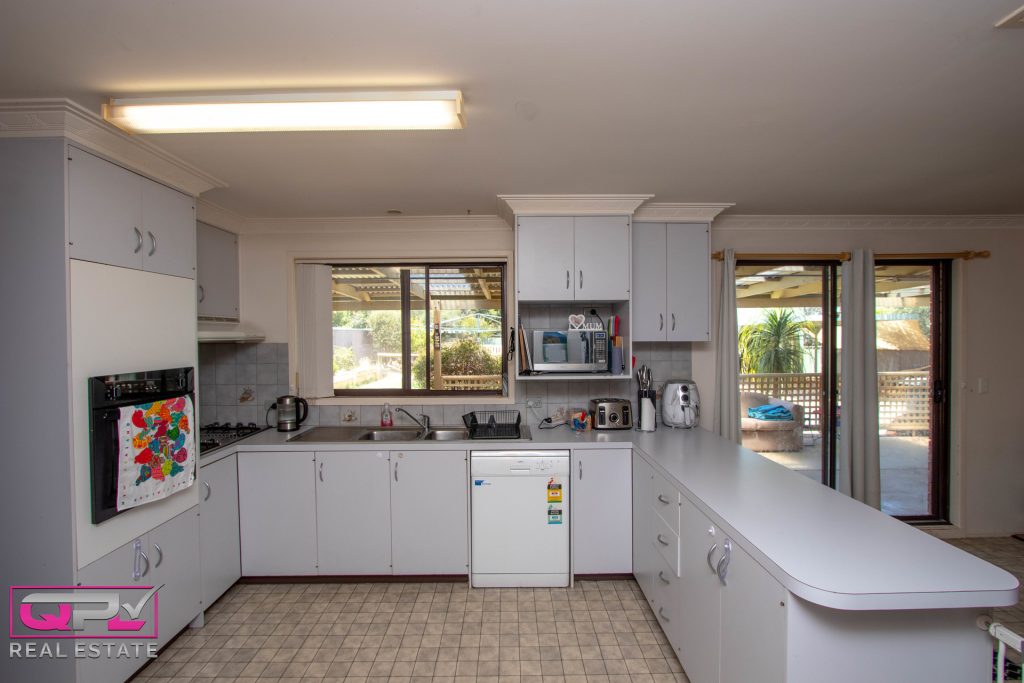 146 Kitchener Road, Temora NSW 2666 - photo 3