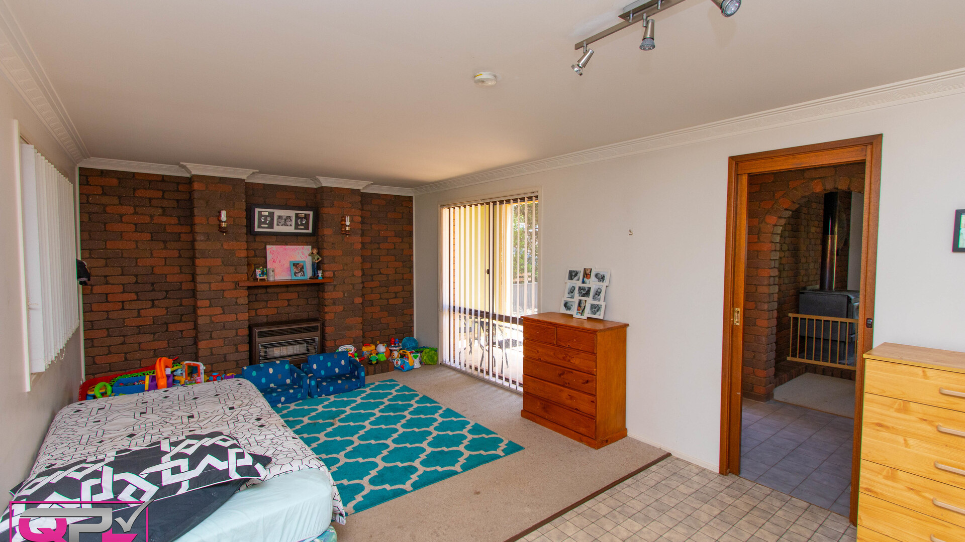 146 Kitchener Road, Temora NSW 2666 - photo 4