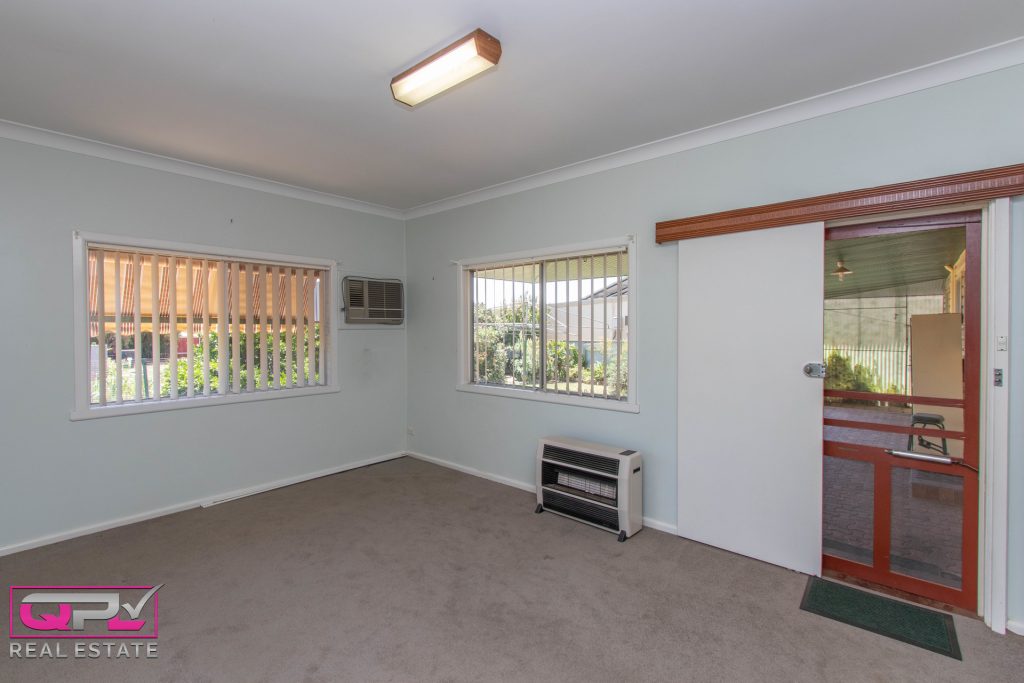 77 Polaris Street, Temora NSW 2666 - photo 3