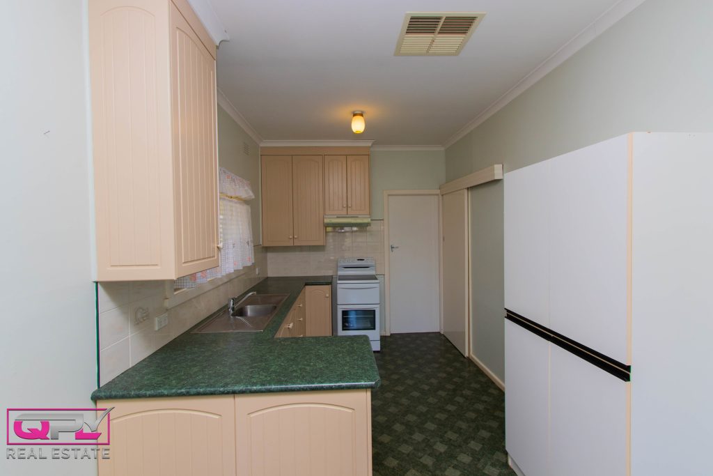 77 Polaris Street, Temora NSW 2666 - photo 4