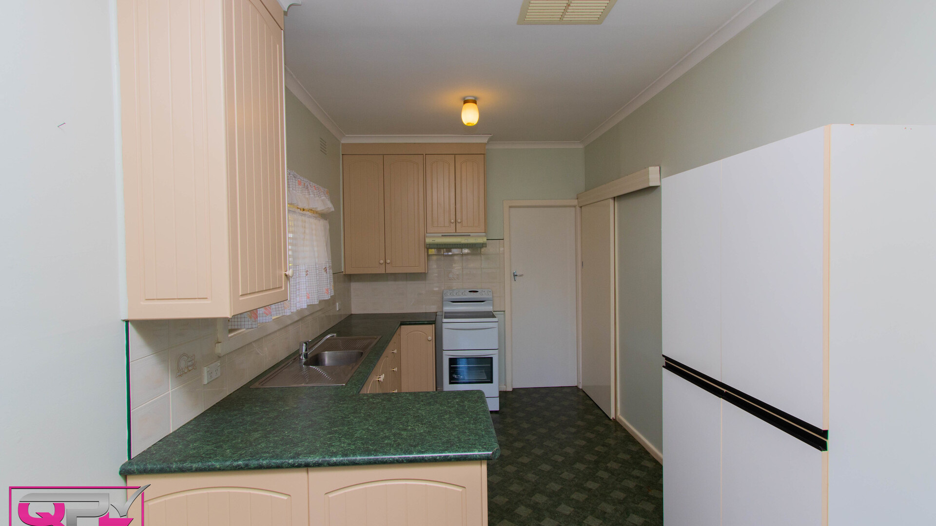 77 Polaris Street, Temora NSW 2666 - photo 4