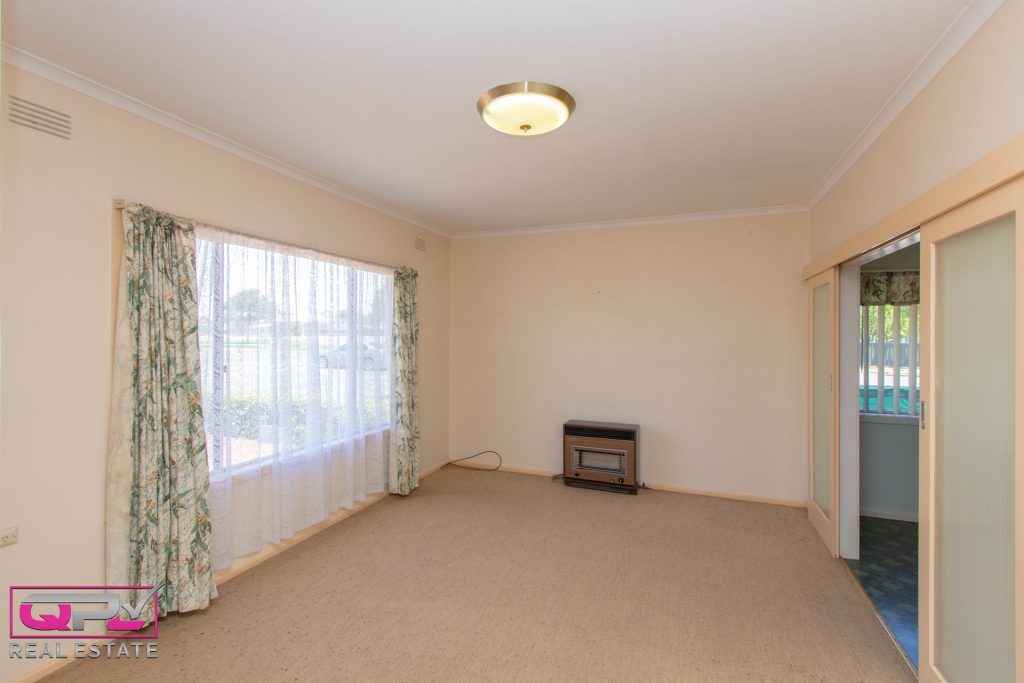 77 Polaris Street, Temora NSW 2666 - photo 5