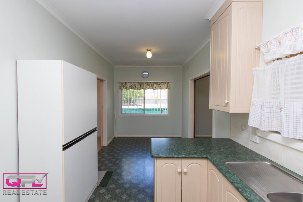 77 Polaris Street, Temora NSW 2666 - photo 6