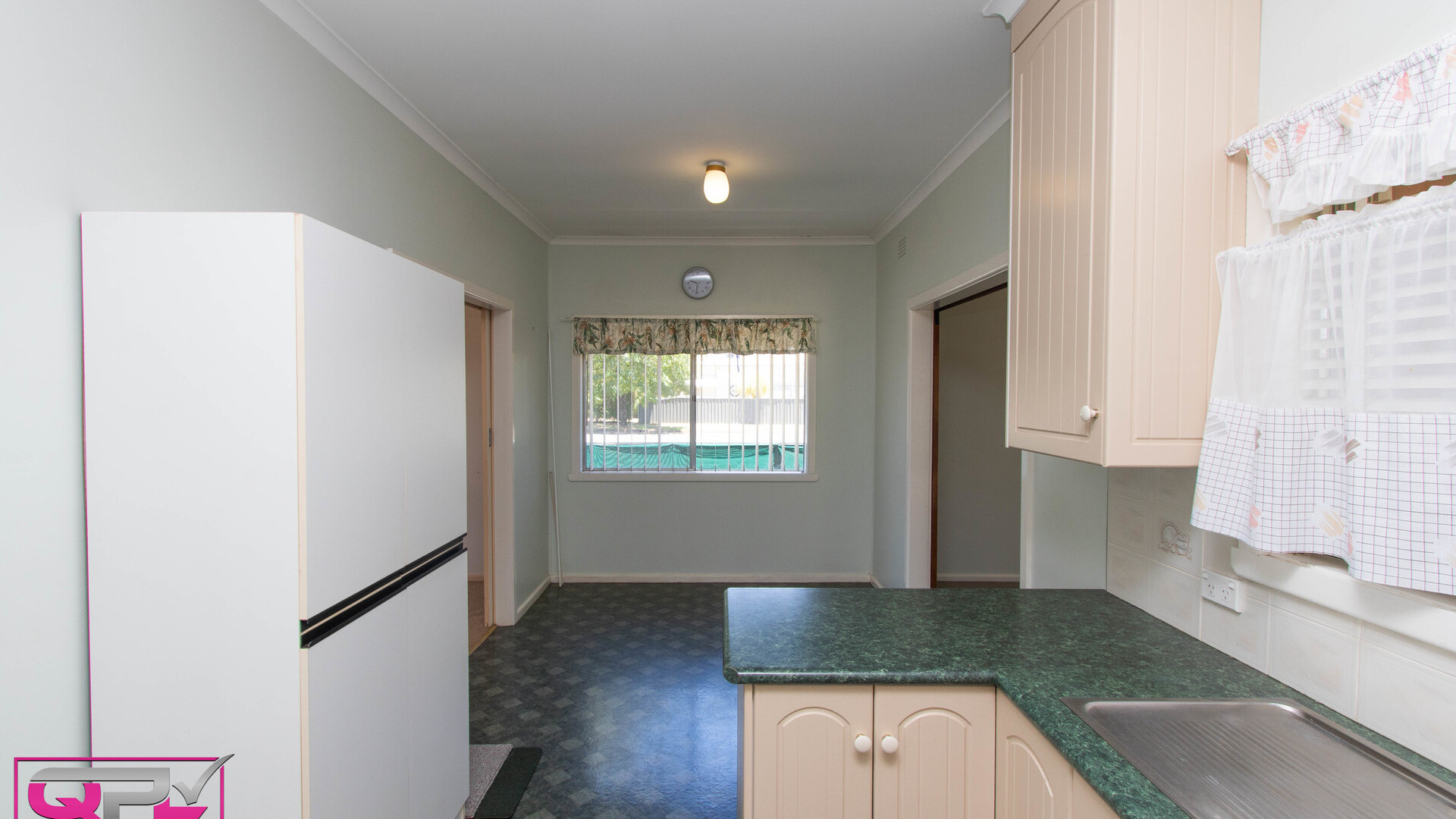 77 Polaris Street, Temora NSW 2666 - photo 6