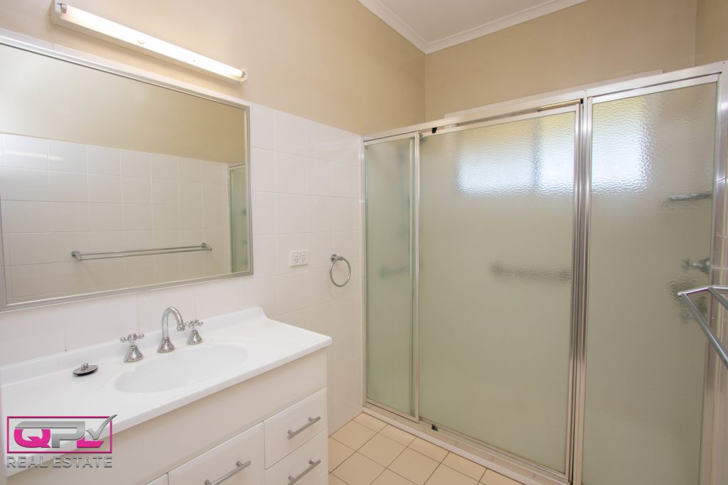 77 Polaris Street, Temora NSW 2666 - photo 8