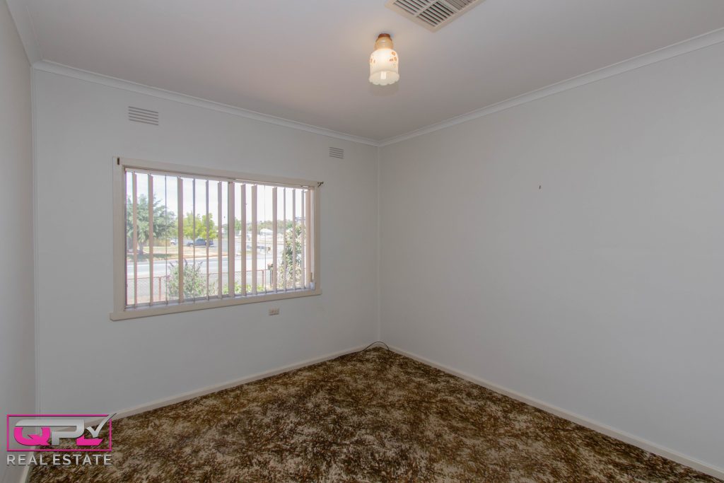 77 Polaris Street, Temora NSW 2666 - photo 9