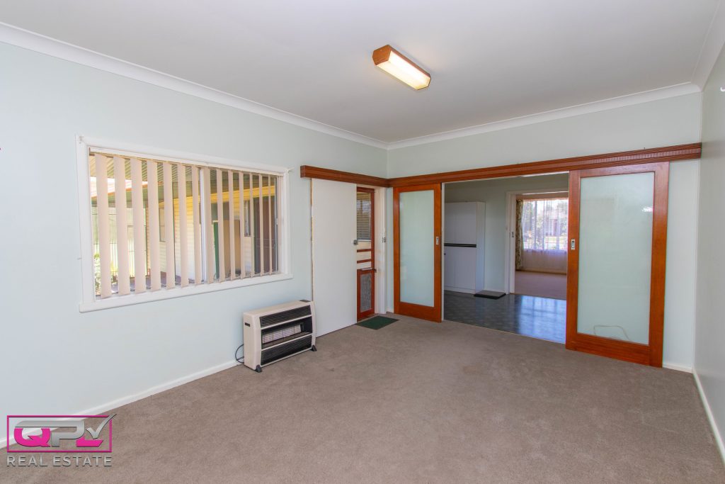 77 Polaris Street, Temora NSW 2666 - photo 10