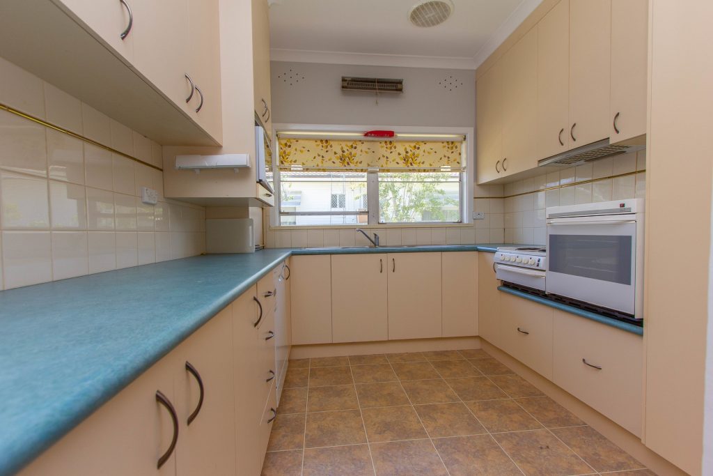 11 Larmer Street, Narrandera NSW 2700 - photo 2