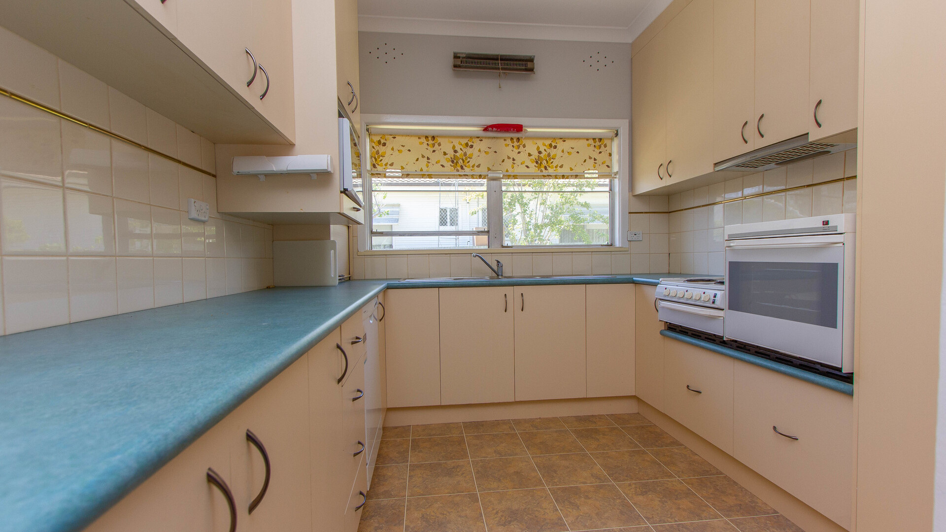 11 Larmer Street, Narrandera NSW 2700 - photo 2
