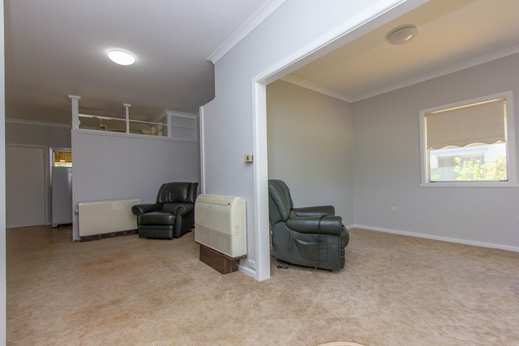 11 Larmer Street, Narrandera NSW 2700 - photo 3