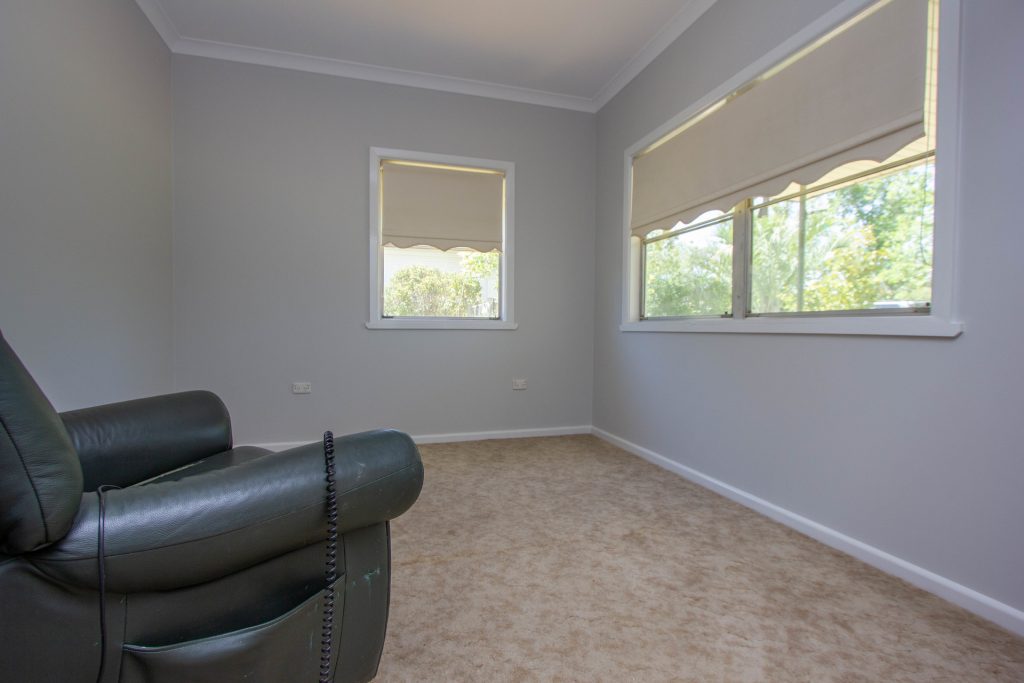 11 Larmer Street, Narrandera NSW 2700 - photo 4