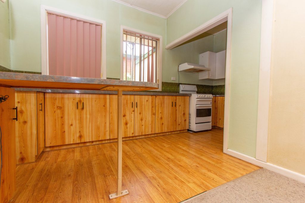 4 Midgeon Street, Narrandera NSW 2700 - photo 2
