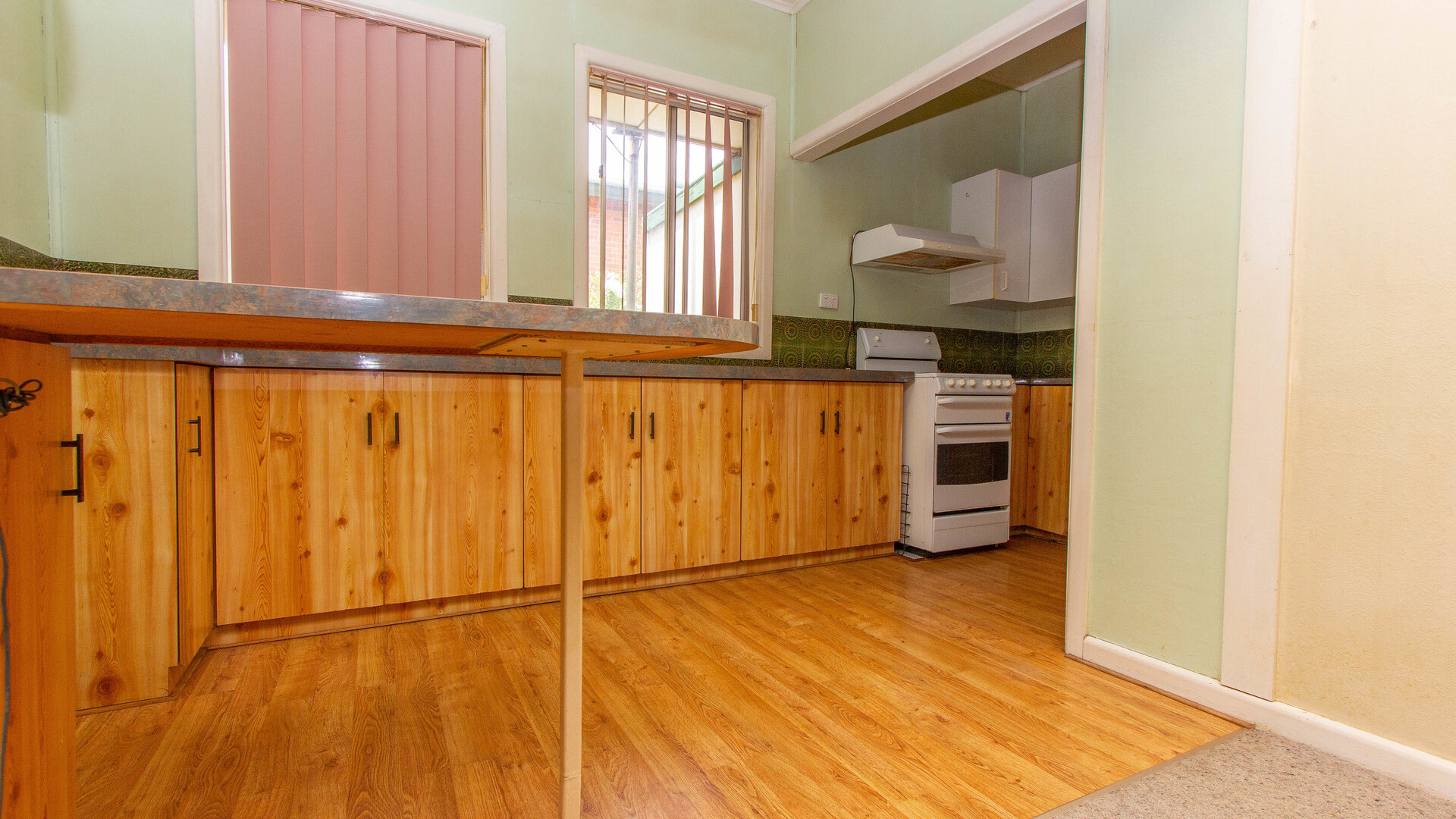 4 Midgeon Street, Narrandera NSW 2700 - photo 2