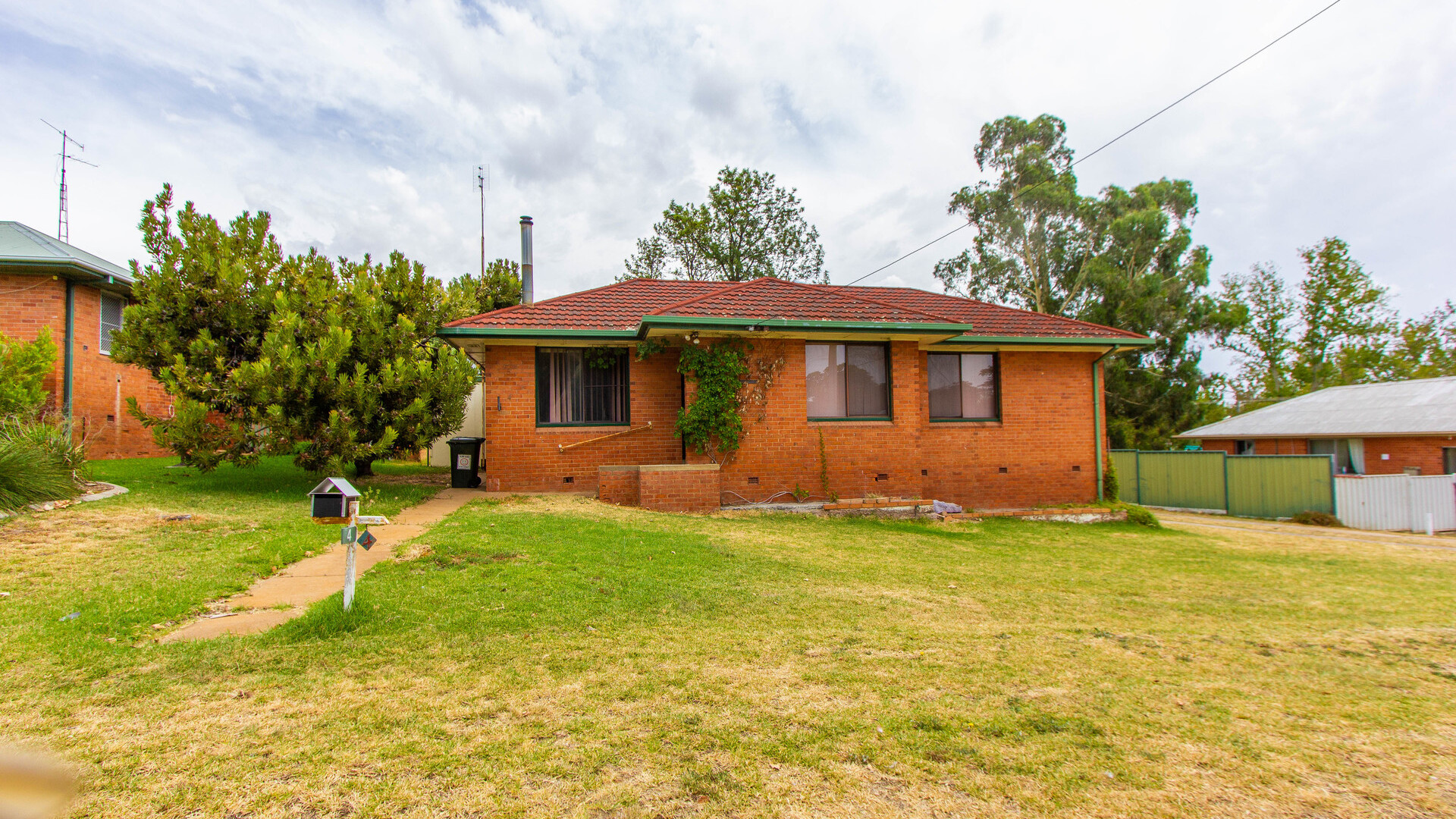 4 Midgeon Street, Narrandera NSW 2700 - photo 12