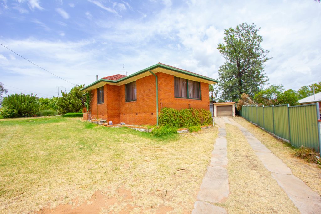 4 Midgeon Street, Narrandera NSW 2700 - photo 14