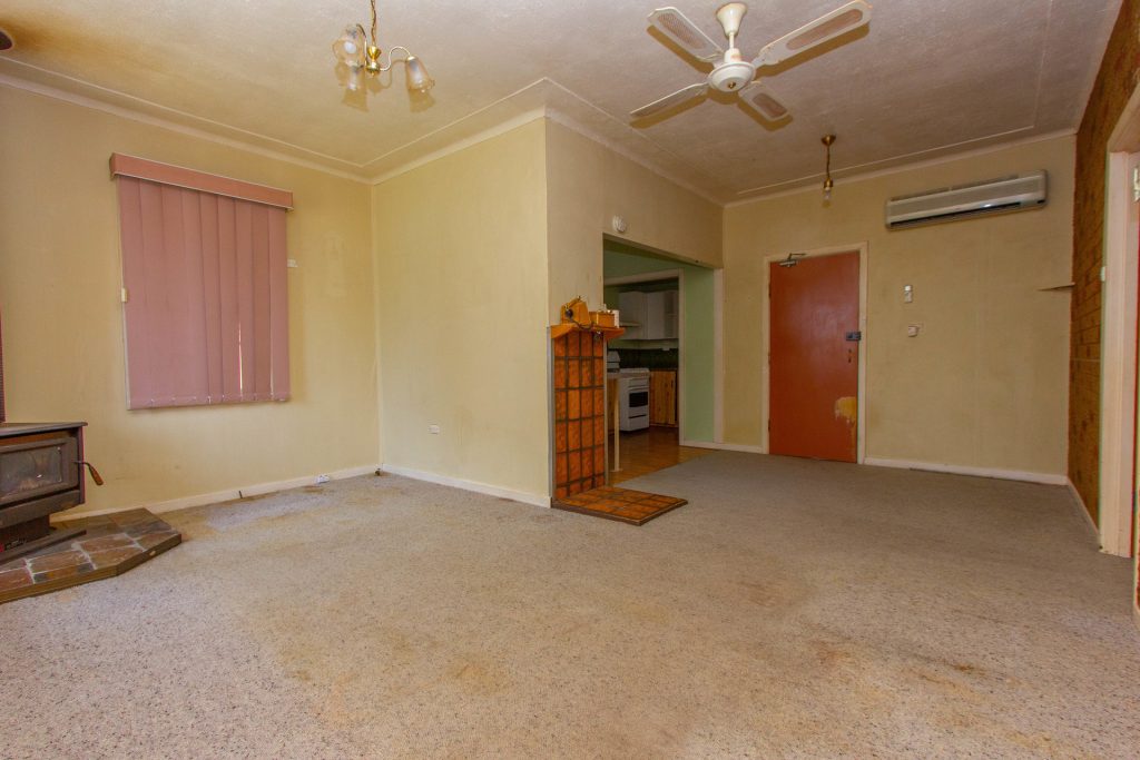 4 Midgeon Street, Narrandera NSW 2700 - photo 4