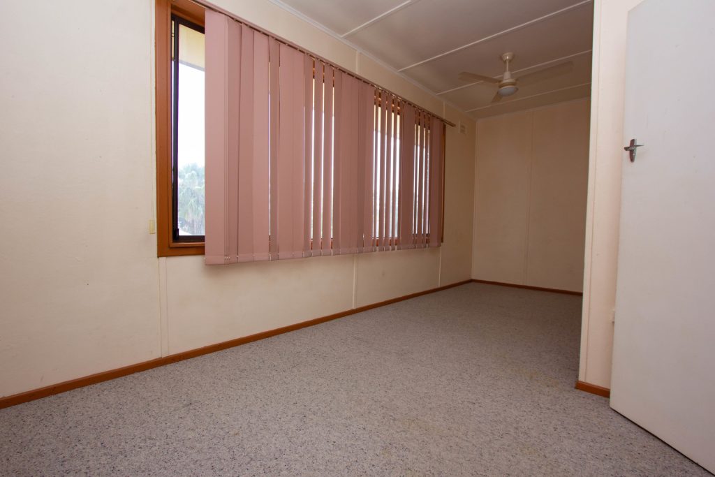 4 Midgeon Street, Narrandera NSW 2700 - photo 7