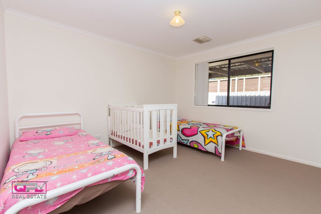 25 Beattie Street, Temora NSW 2666 - photo 11