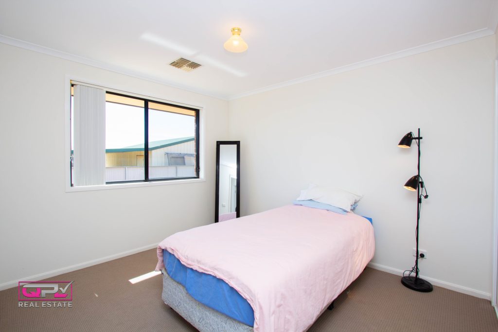 25 Beattie Street, Temora NSW 2666 - photo 12