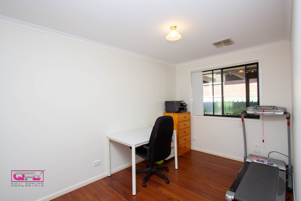 25 Beattie Street, Temora NSW 2666 - photo 13