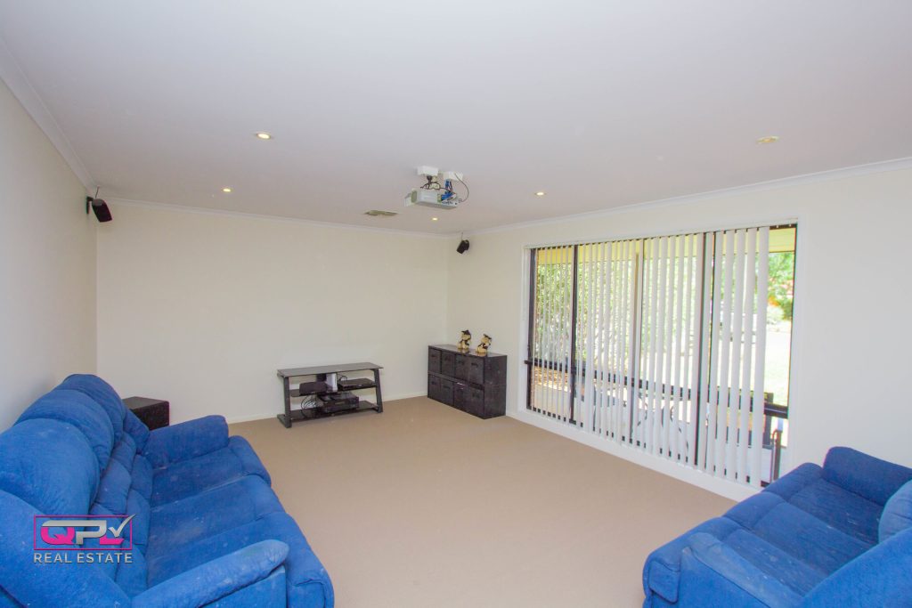 25 Beattie Street, Temora NSW 2666 - photo 3