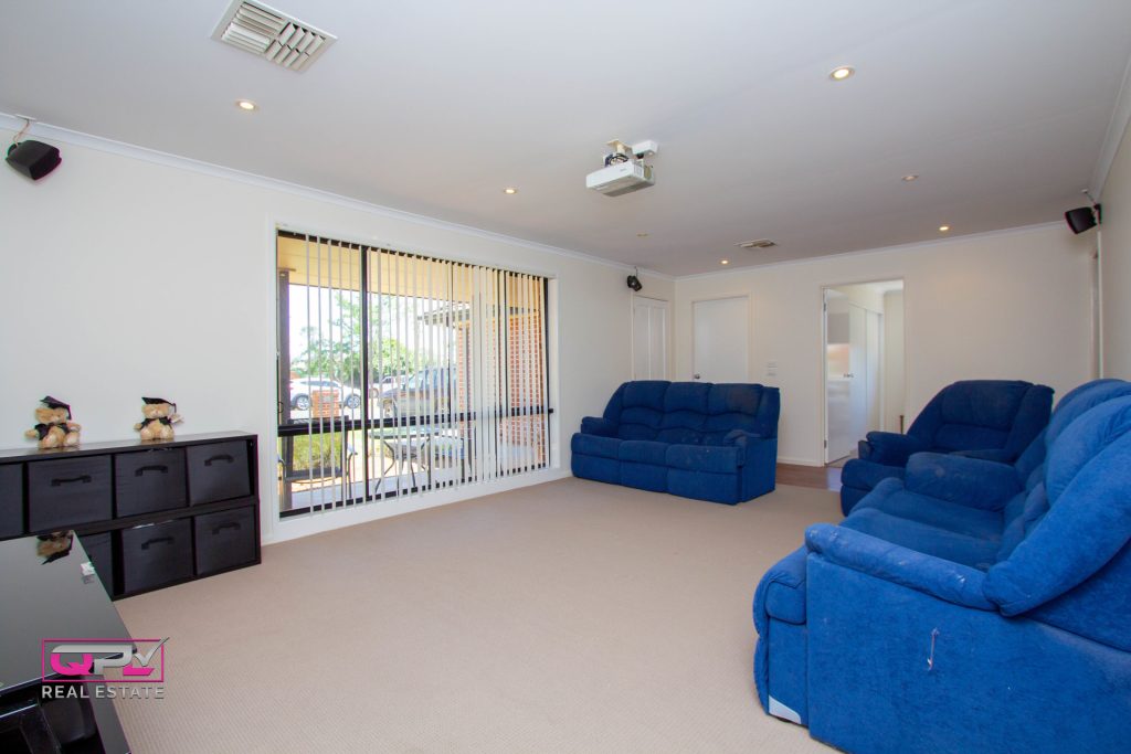 25 Beattie Street, Temora NSW 2666 - photo 4