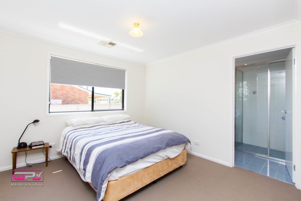 25 Beattie Street, Temora NSW 2666 - photo 5