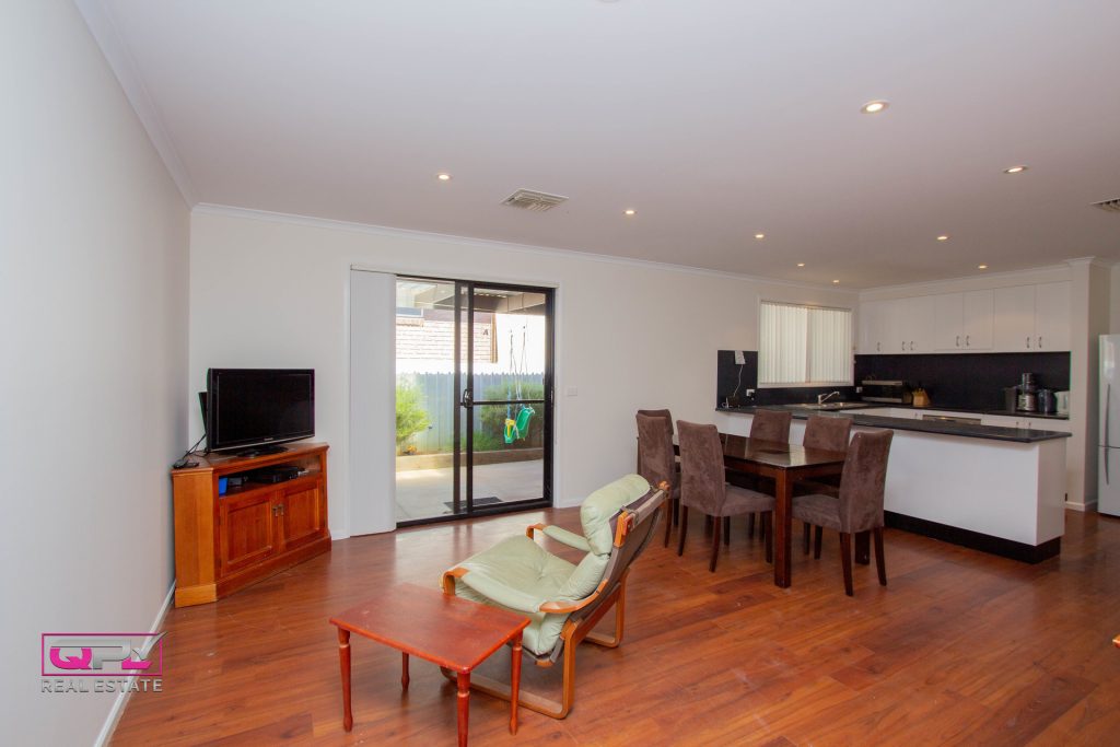 25 Beattie Street, Temora NSW 2666 - photo 8