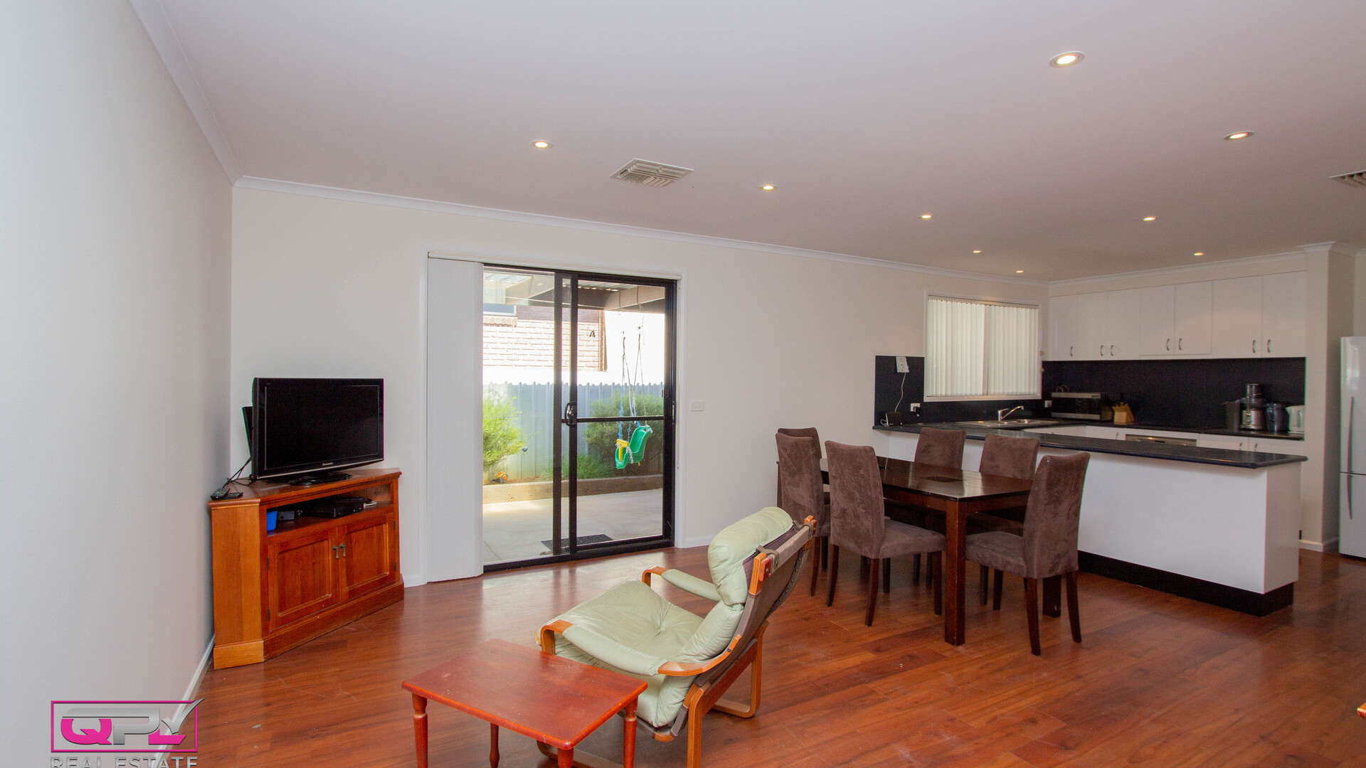 25 Beattie Street, Temora NSW 2666 - photo 8