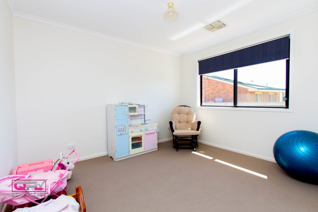 25 Beattie Street, Temora NSW 2666 - photo 9