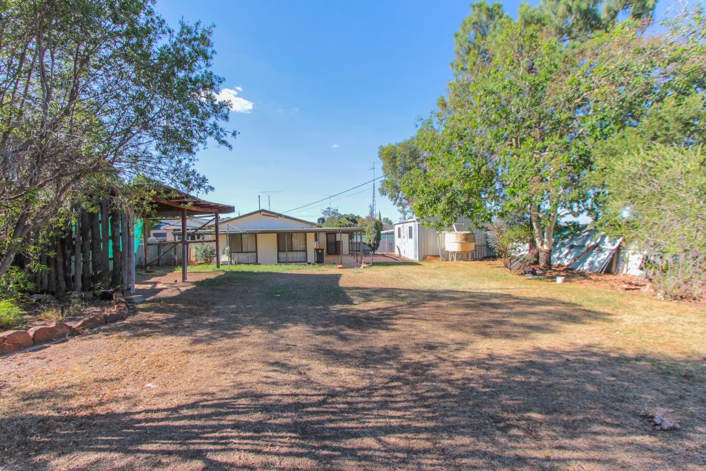45 Dalgetty Street, Narrandera NSW 2700 - photo 2