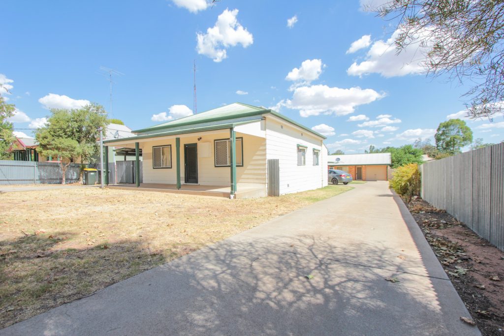 1-3/82 Bolton Street, Narrandera NSW 2700 - photo 2