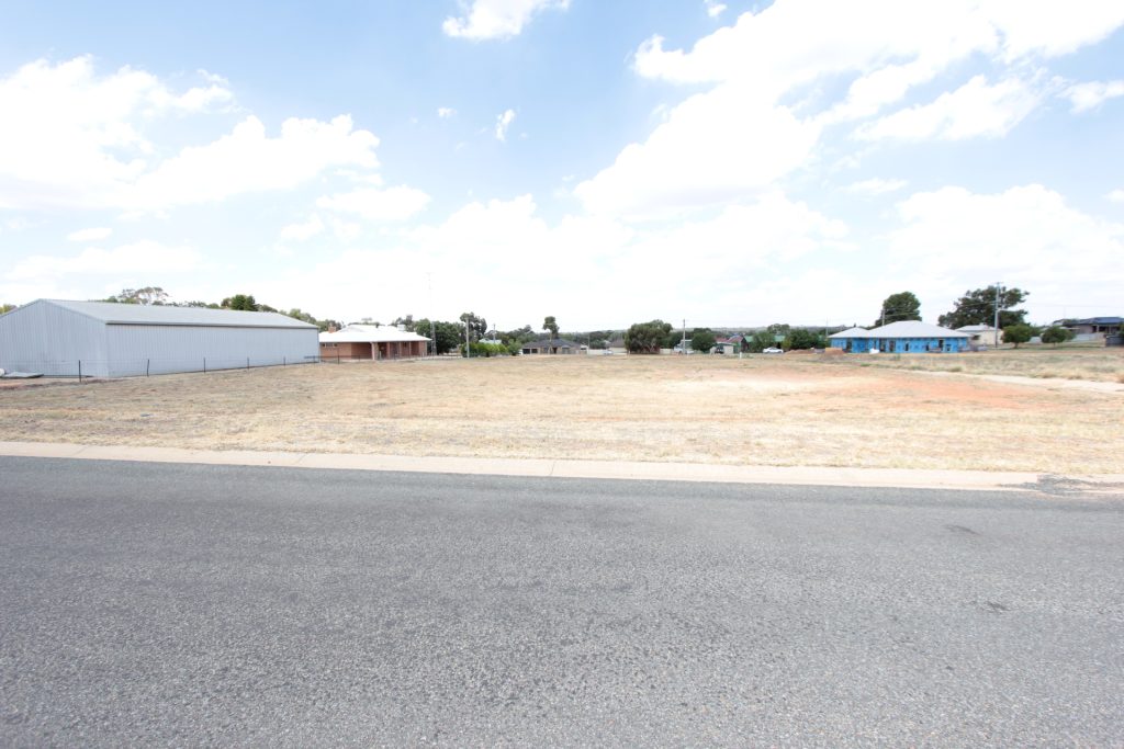 13 Lettie Street, Narrandera NSW 2700 - photo 2