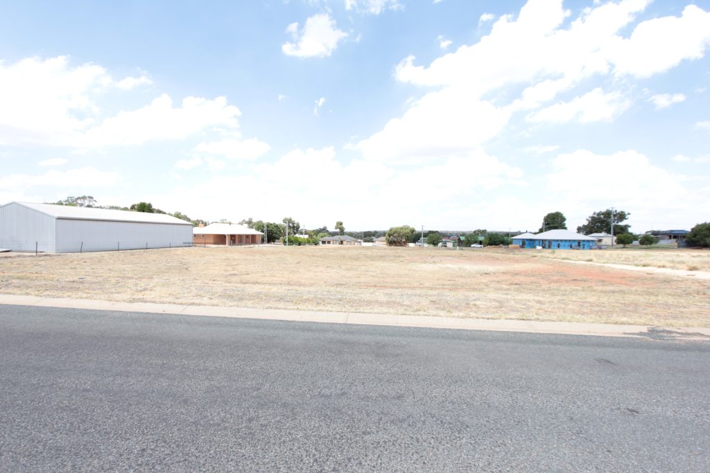 13 Lettie Street, Narrandera NSW 2700 - photo 3