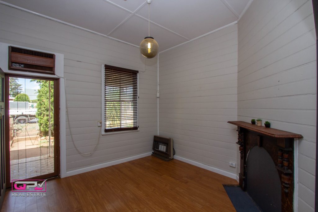 72 Jellicoe Street, Temora NSW 2666 - photo 2