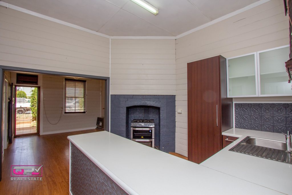 72 Jellicoe Street, Temora NSW 2666 - photo 3