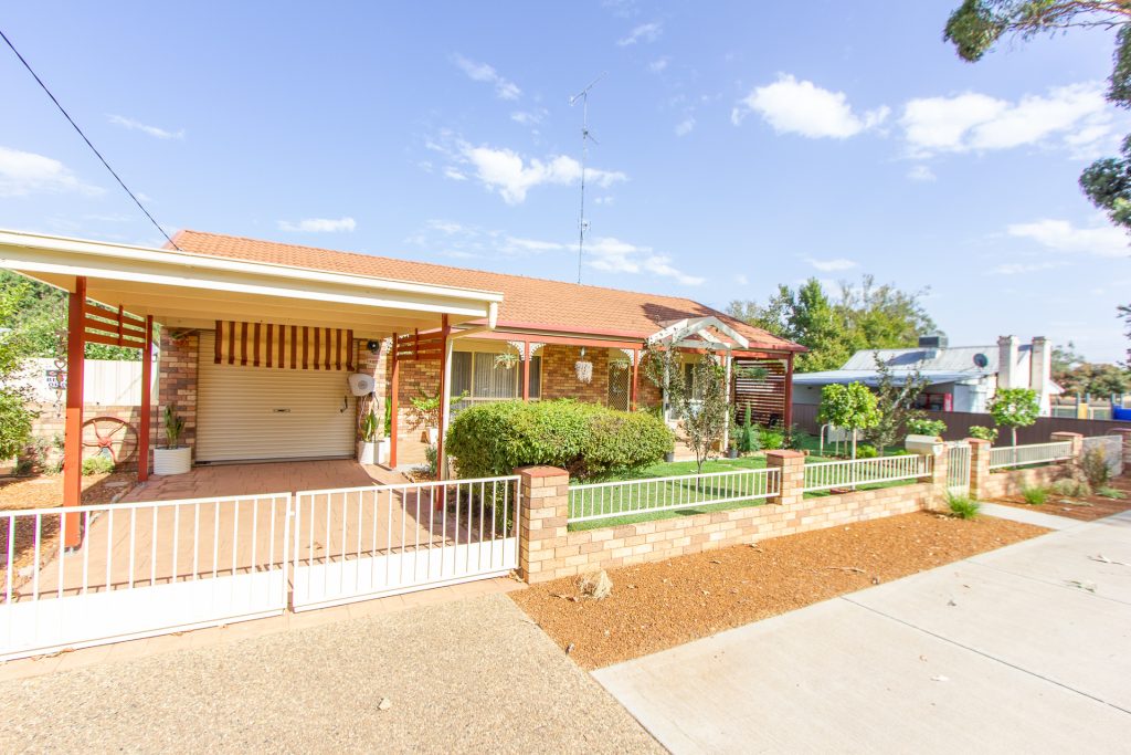 26 Midgeon Street, Narrandera NSW 2700 - photo 2