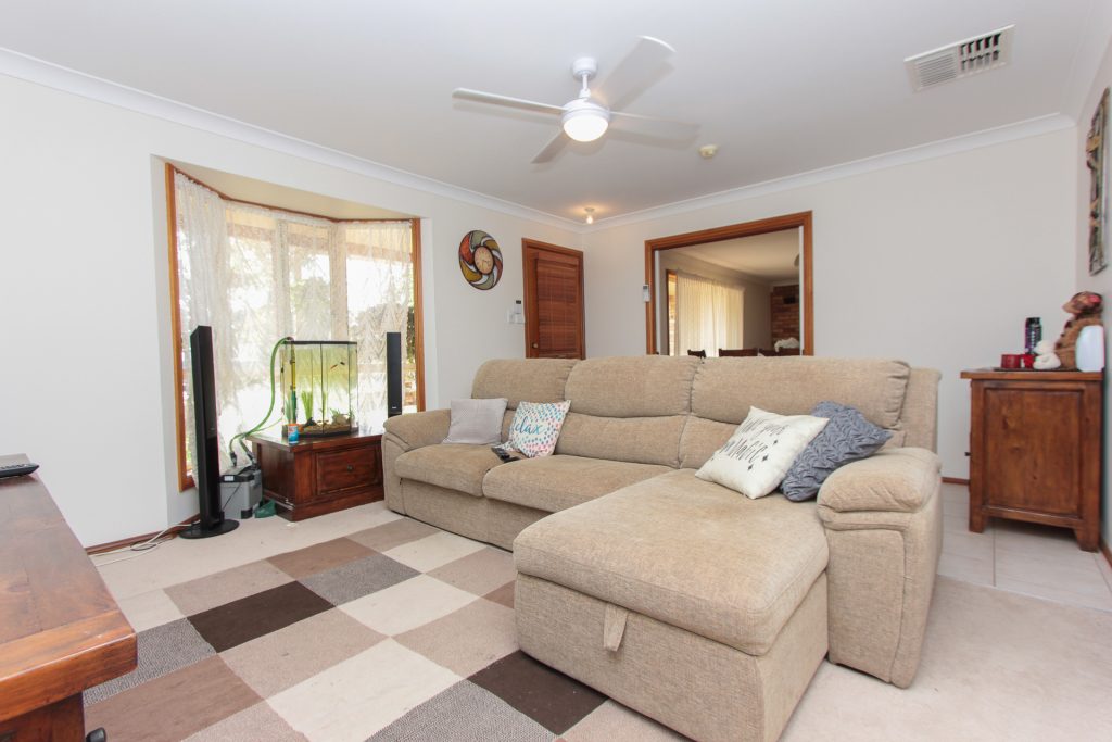 26 Midgeon Street, Narrandera NSW 2700 - photo 3