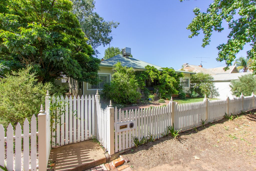 51 King Street, Narrandera NSW 2700 - photo 2