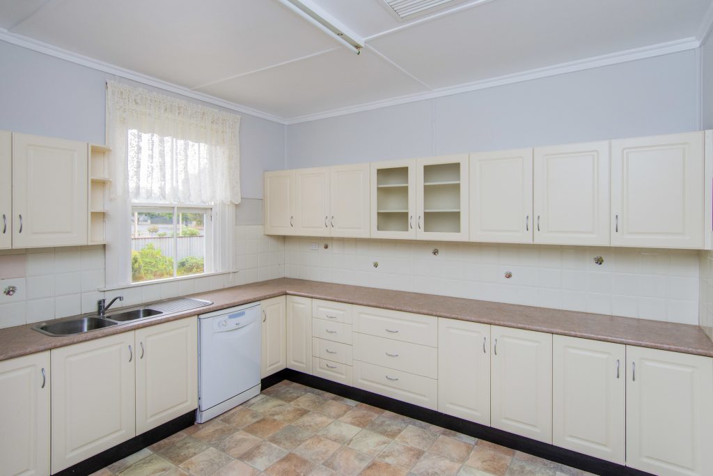 185 Deboos Street, Temora NSW 2666 - photo 2