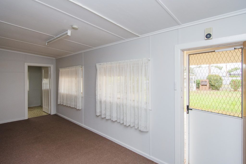 185 Deboos Street, Temora NSW 2666 - photo 12