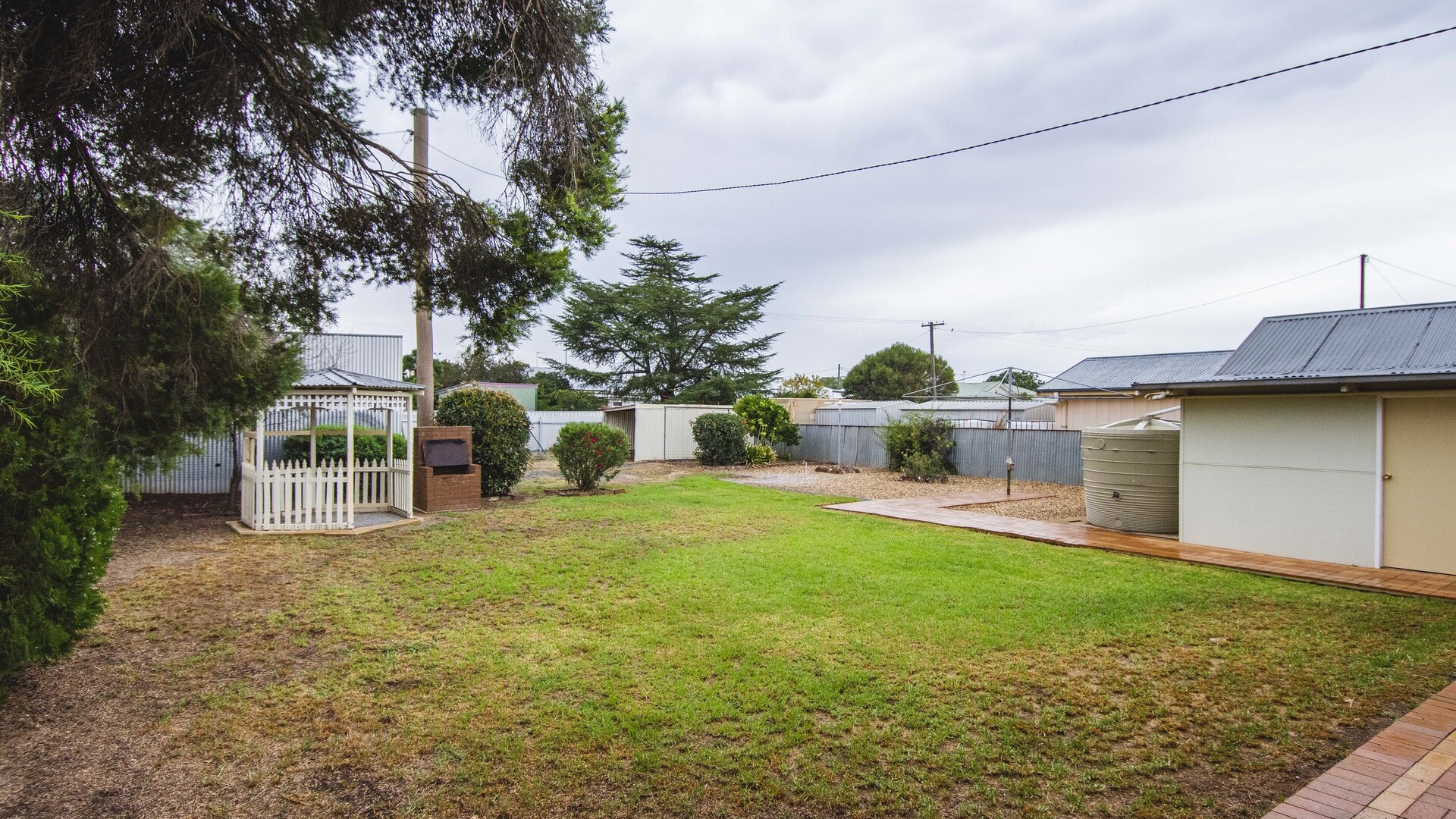185 Deboos Street, Temora NSW 2666 - photo 17