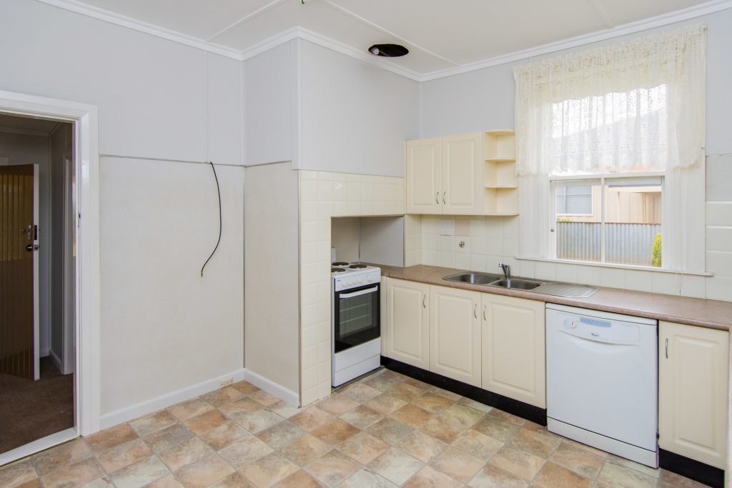 185 Deboos Street, Temora NSW 2666 - photo 3