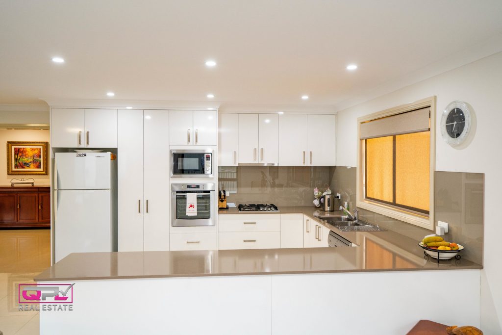 19 Tenefts Street, Temora NSW 2666 - photo 13