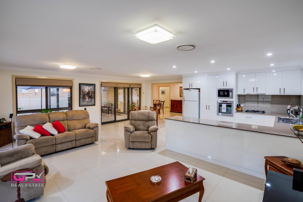 19 Tenefts Street, Temora NSW 2666 - photo 14