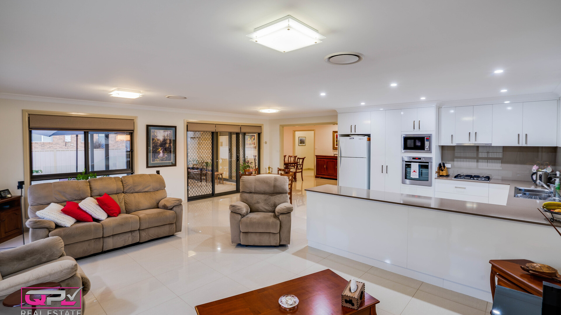 19 Tenefts Street, Temora NSW 2666 - photo 14