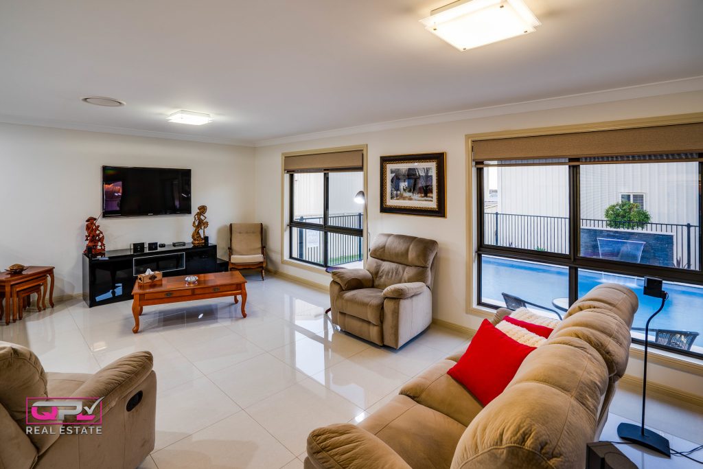 19 Tenefts Street, Temora NSW 2666 - photo 15