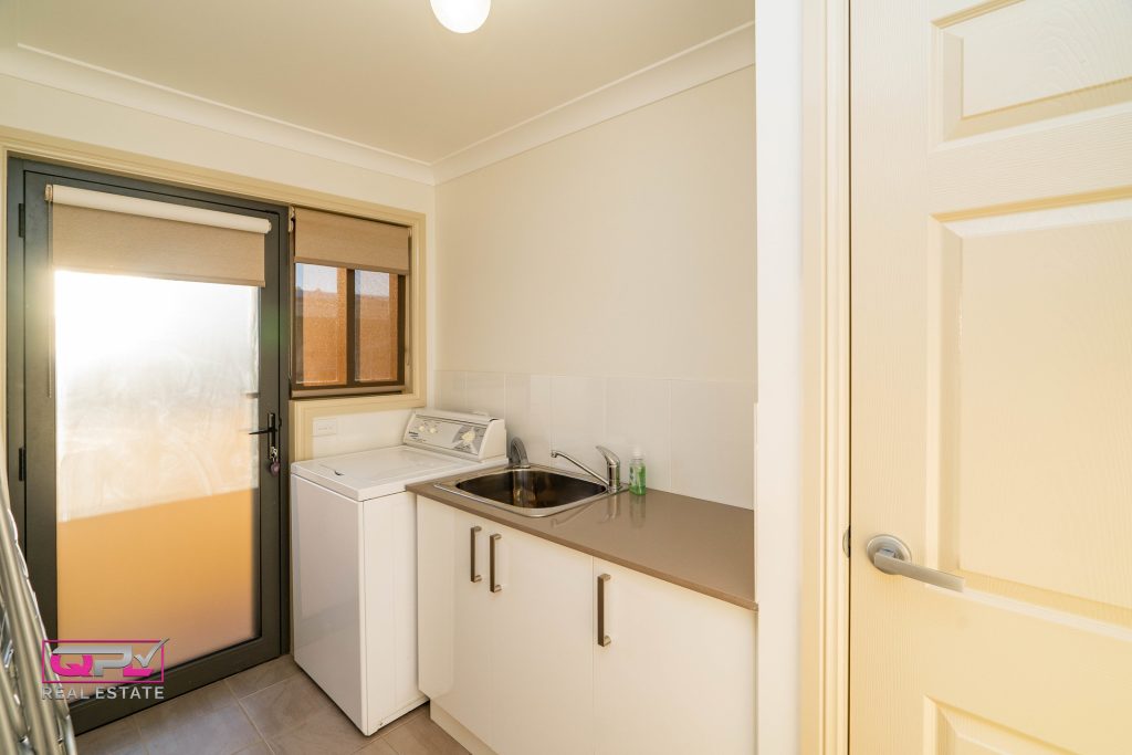 19 Tenefts Street, Temora NSW 2666 - photo 16