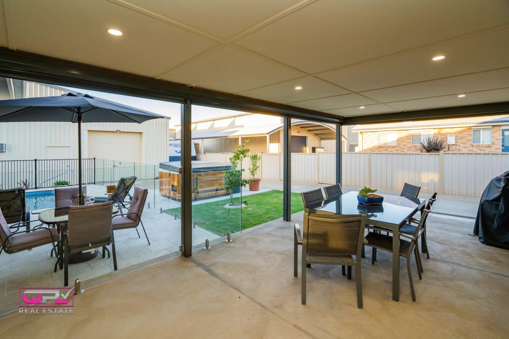 19 Tenefts Street, Temora NSW 2666 - photo 17